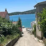 Carobni S Pogledom Apartamento Tisno
