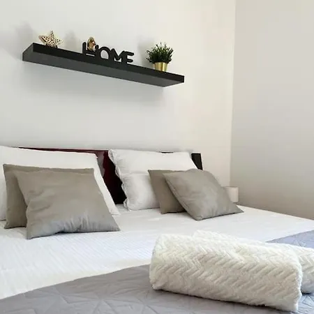 Carobni S Pogledom Tisno