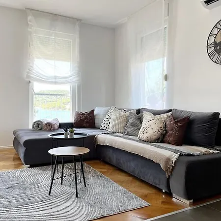 Carobni S Pogledom Tisno