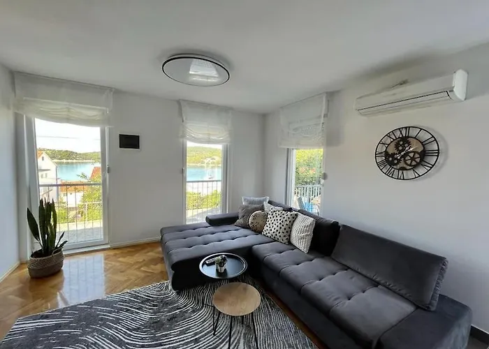 Carobni S Pogledom Apartamento *