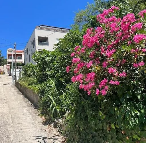 Carobni S Pogledom Apartamento Tisno