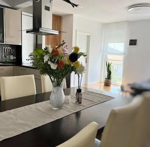 Carobni S Pogledom 公寓