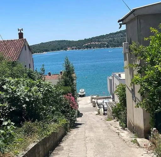 Carobni S Pogledom Apartamento Tisno