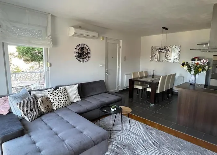 Carobni S Pogledom Apartamento