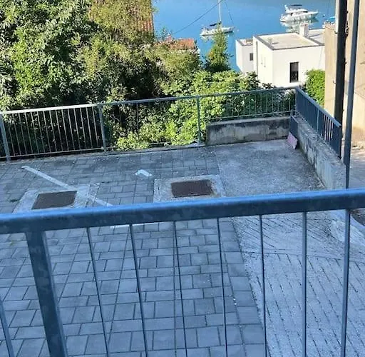 Carobni S Pogledom Apartamento